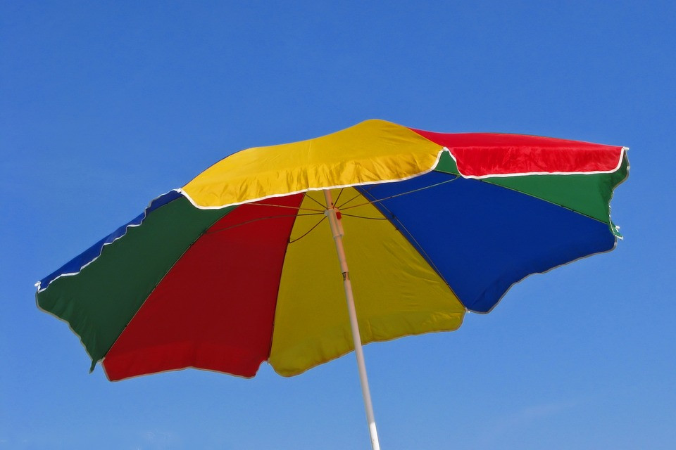 Schaduwvoorziening op kleuterspeelplaats in De Regenboog