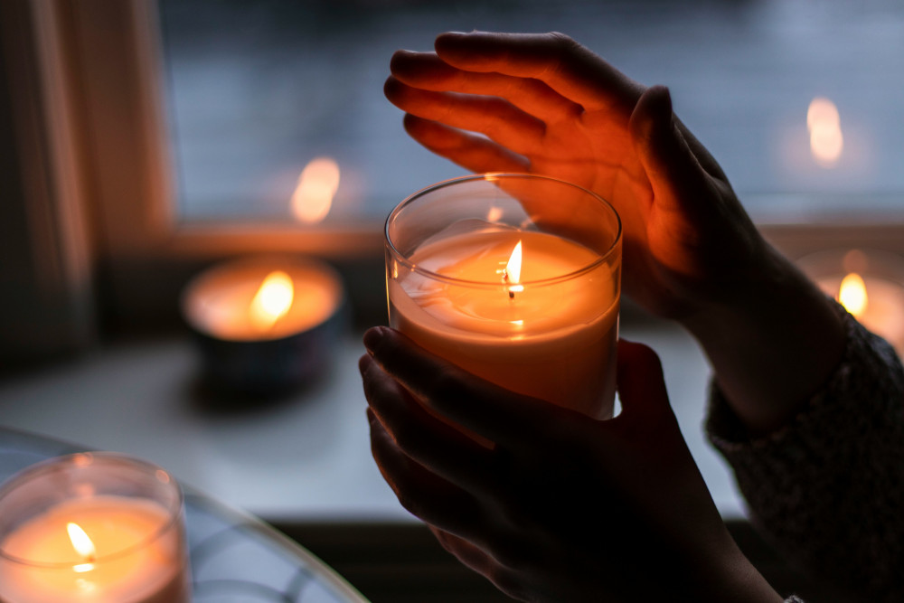 Wereldlichtjesdag en stilteplek bij boom