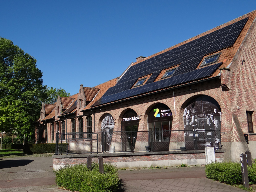 Zonnepanelen op D'Oude School en sporthal De Waterleest